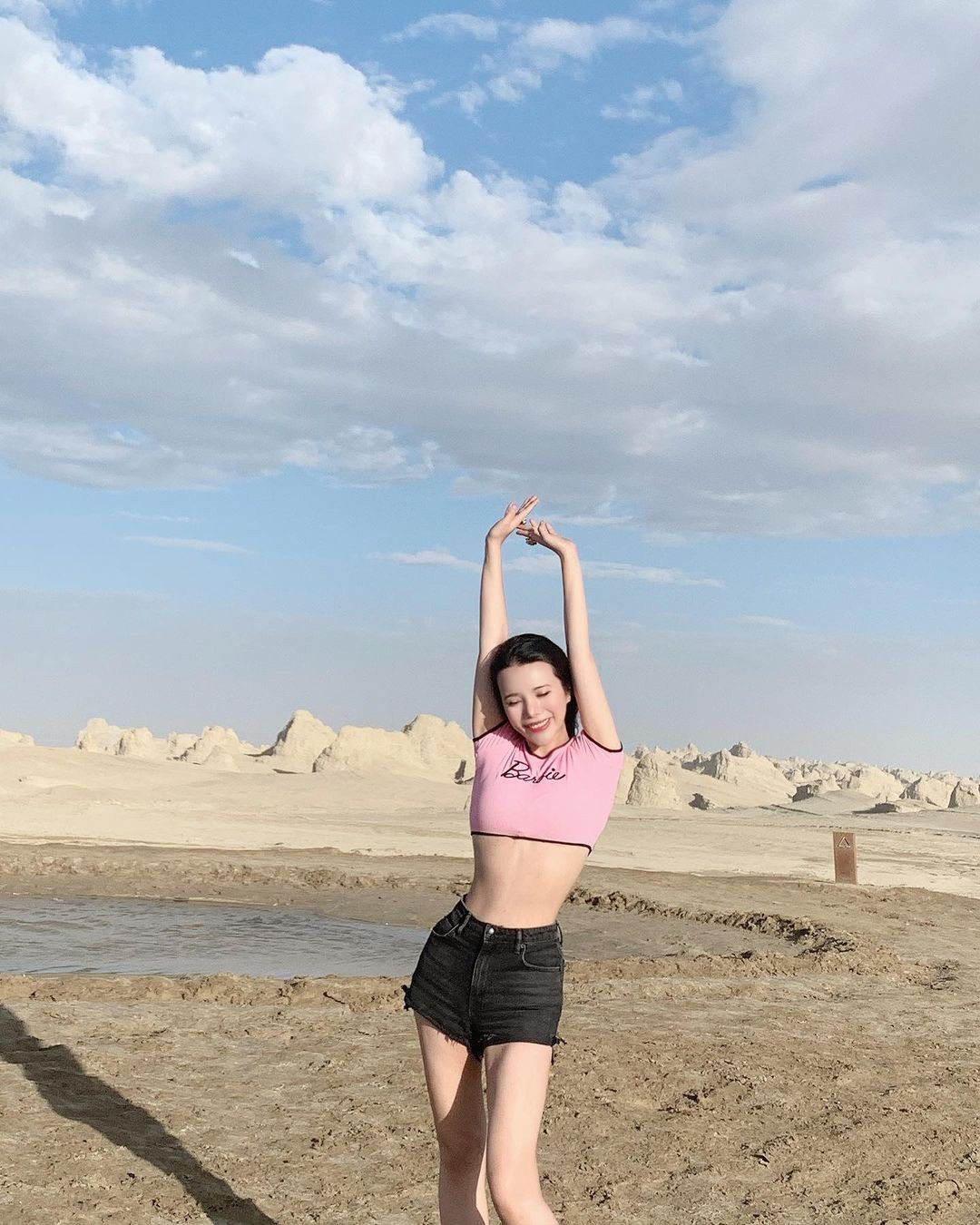 Cô sở hữu cho mình nhiều bộ sưu tập thời trang ấn tượng, đến từ nhiều thương hiệu xa xỉ trên thế giới.