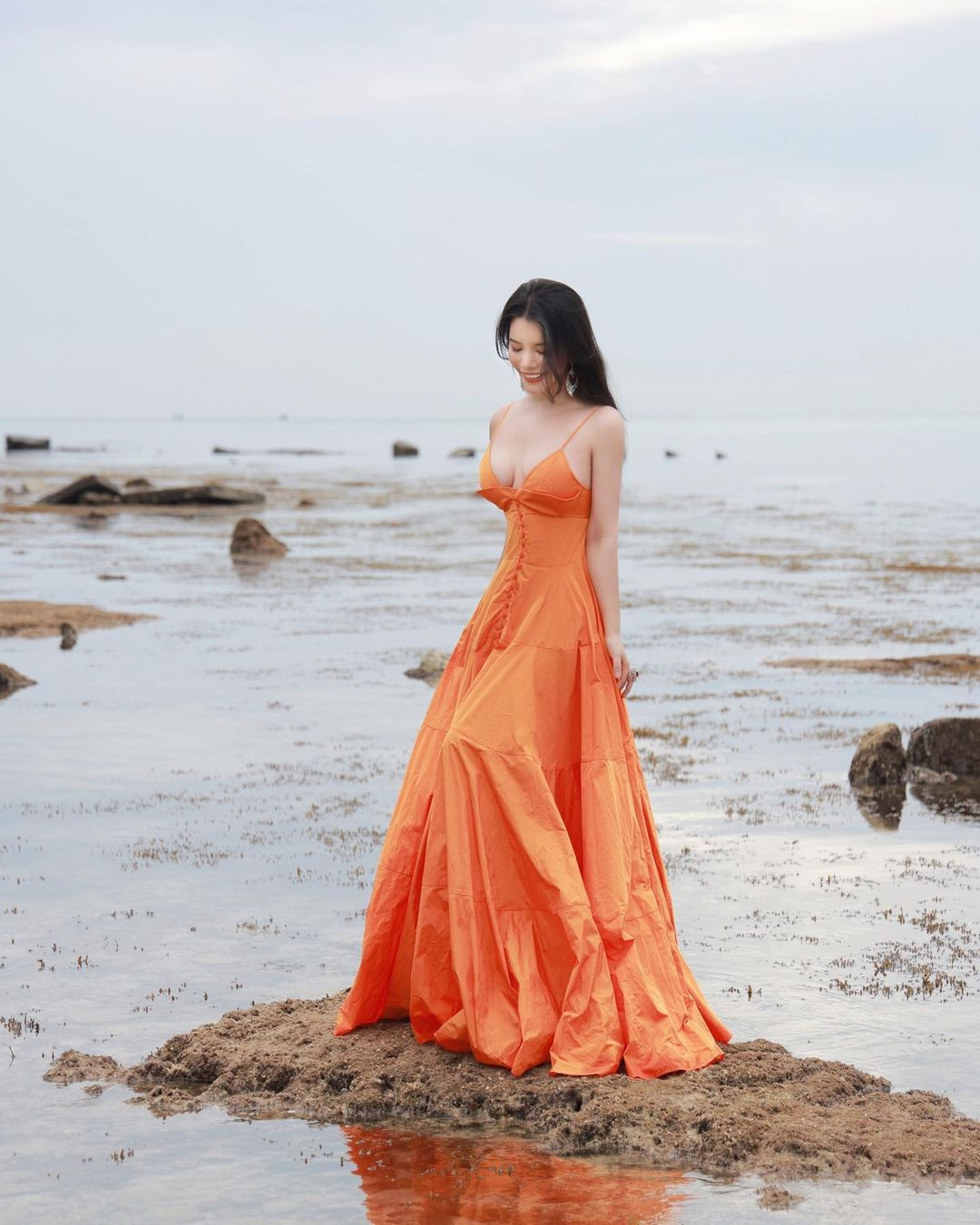 Từ Vãn Vãn còn sở hữu rất nhiều bộ sưu tập quần áo đặt may riêng từ các nhà mốt nổi tiếng, giày dép cùng túi xách hàng hiệu đắt đỏ, trang sức phiên bản giới hạn,...Ảnh: Tổng hợp