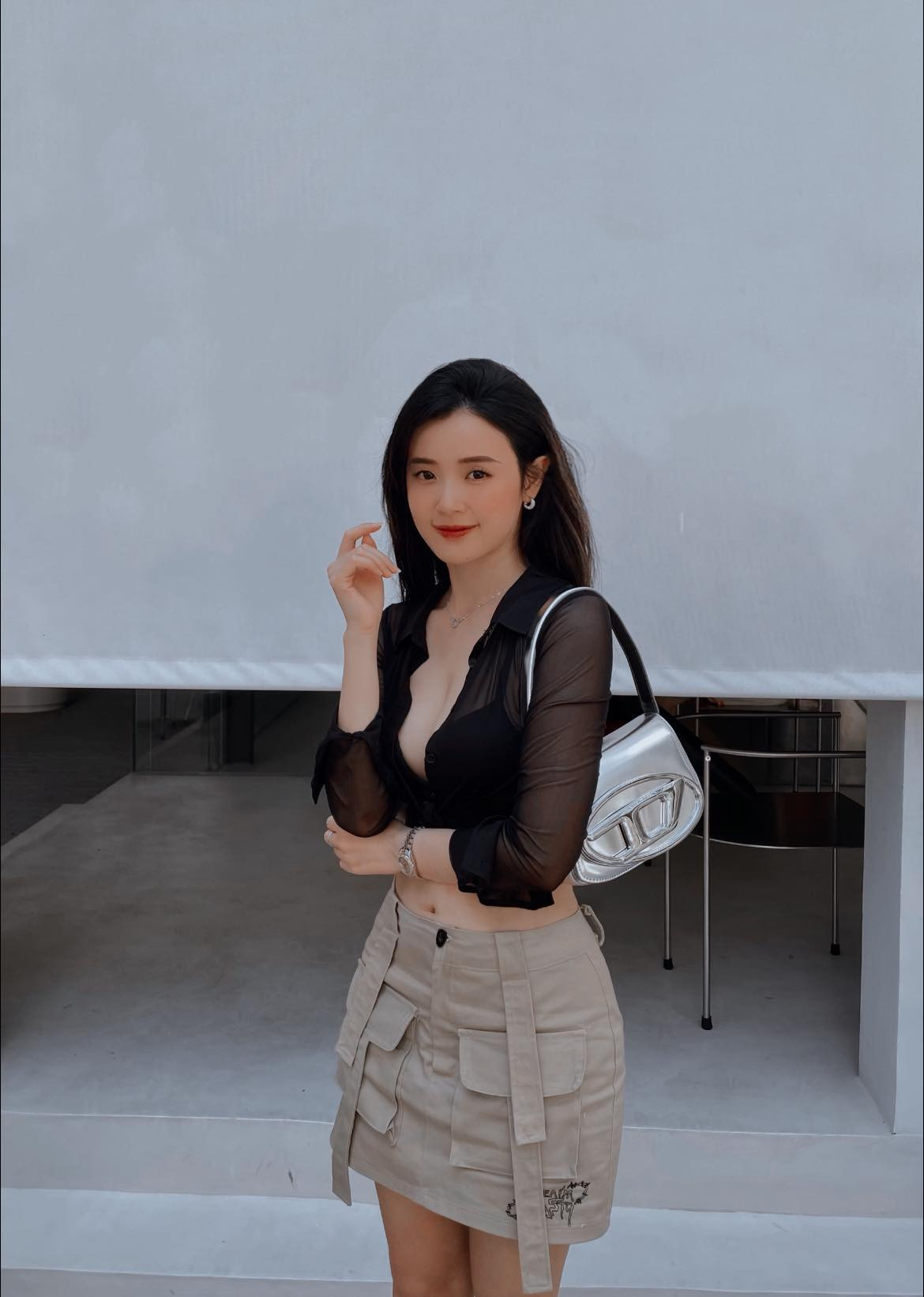 Midu được nhận xét trông khá trẻ trung, sở hữu làn da mịn màng, không tì vết.