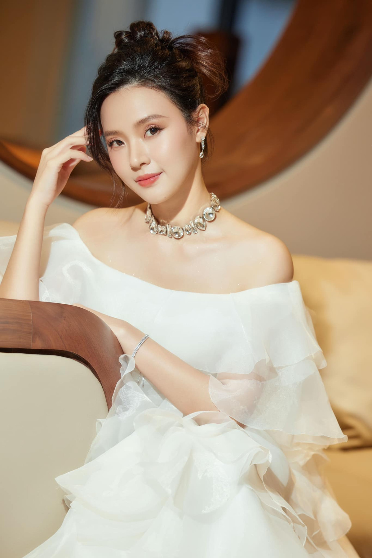 Thời gian gần đây, Midu hướng đến cách ăn mặc theo công thức của giới trẻ nhiều hơn.