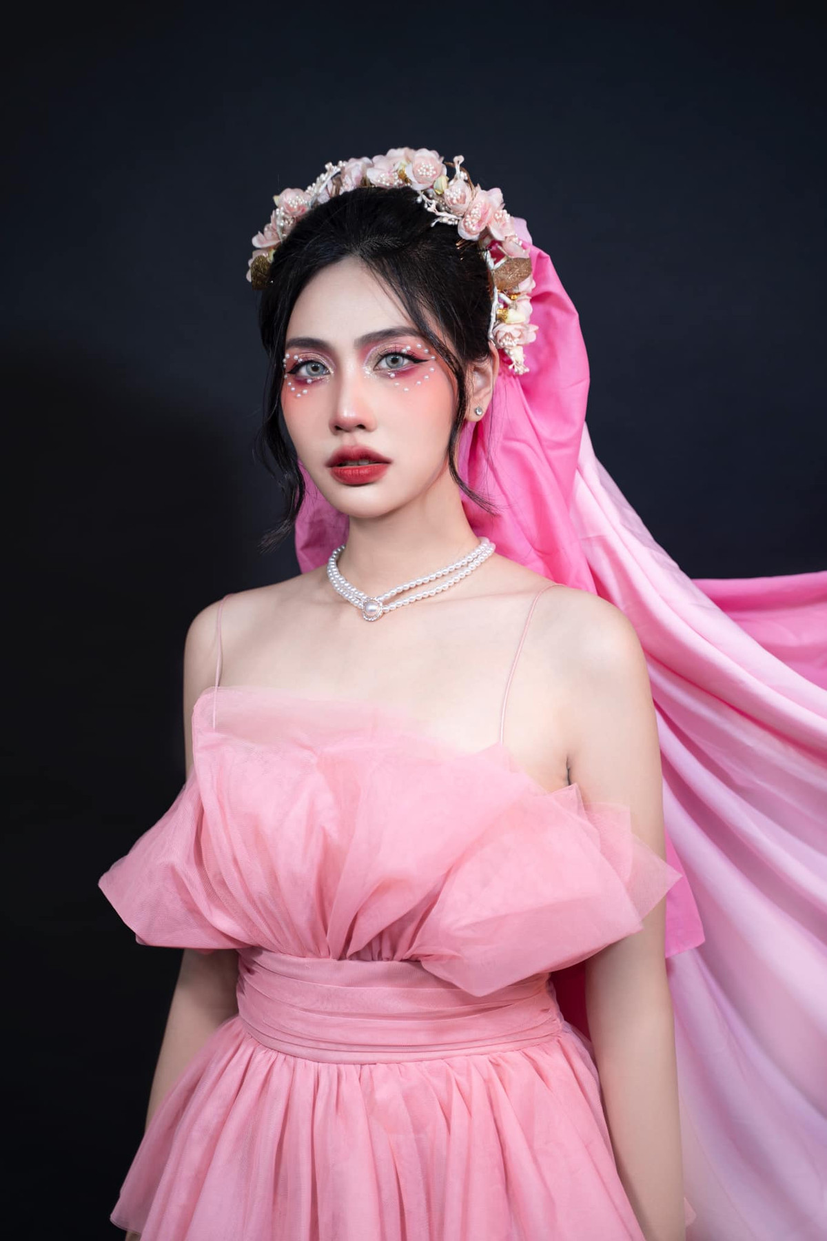 Không chỉ nhờ nội dung mới mẻ mà lối nói chuyện hài hước của của cô nàng cũng là yếu tố then chốt để cộng đồng mạng theo dõi ngày một nhiều hơn.