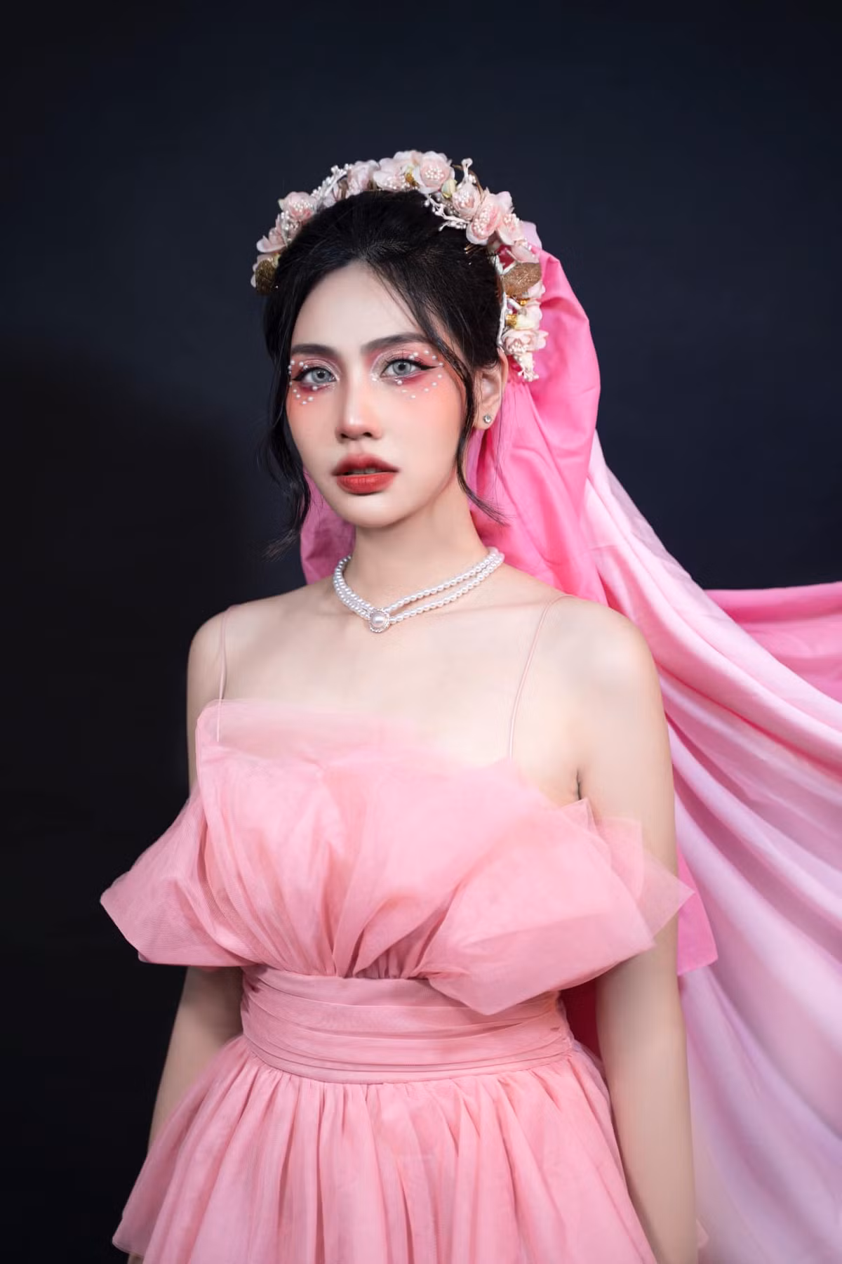 Không chỉ nhờ nội dung mới mẻ mà lối nói chuyện hài hước của của cô nàng cũng là yếu tố then chốt để cộng đồng mạng theo dõi ngày một nhiều hơn.