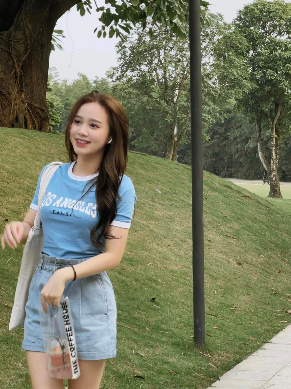 Được biết, bạn gái mới của nam cầu thủ quê Bắc Giang là hot girl của Đại học Ngoại Thương.