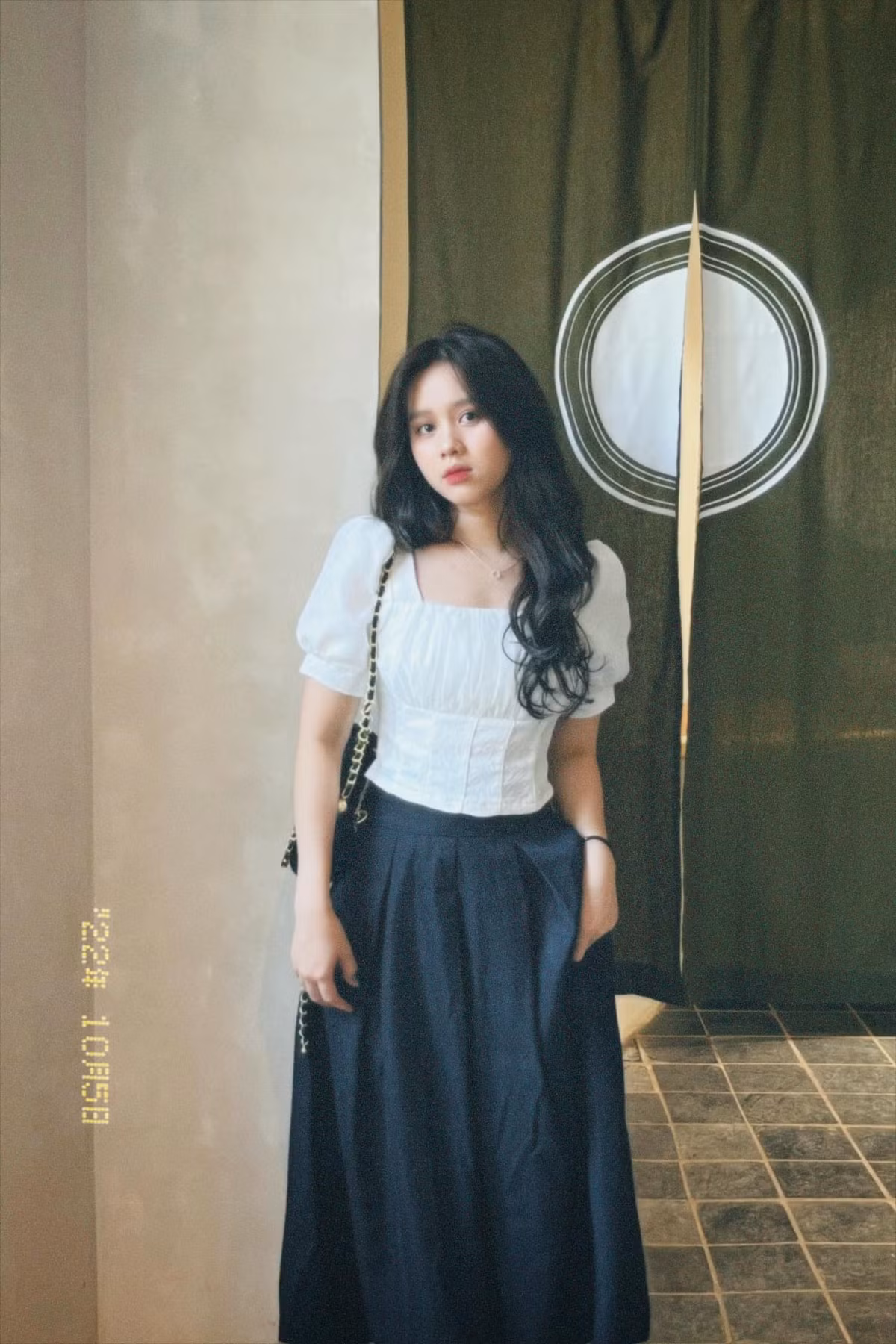 Nội dung kênh TikTok của Hoa Mỹ thường là những video đăng tải về những chủ đề được giới trẻ quan tâm như: Unboxing, Hướng dẫn tự Make up, chia sẻ "công thức" Skincare,...