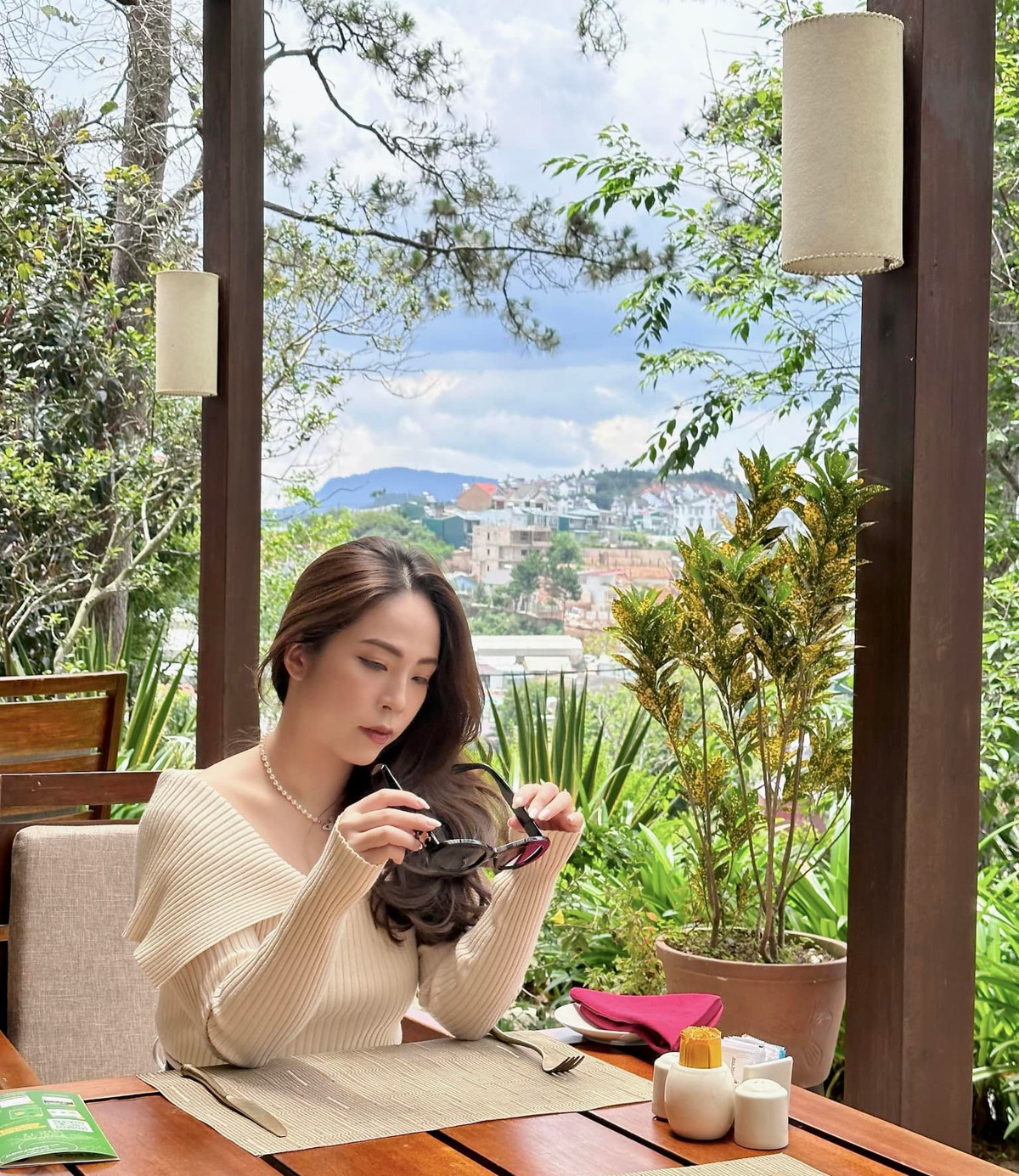 Bên cạnh sự nghiệp thăng hoa, anh còn được ngưỡng mộ bởi cuộc hôn nhân viên mãn bên bà xã cùng nghề.