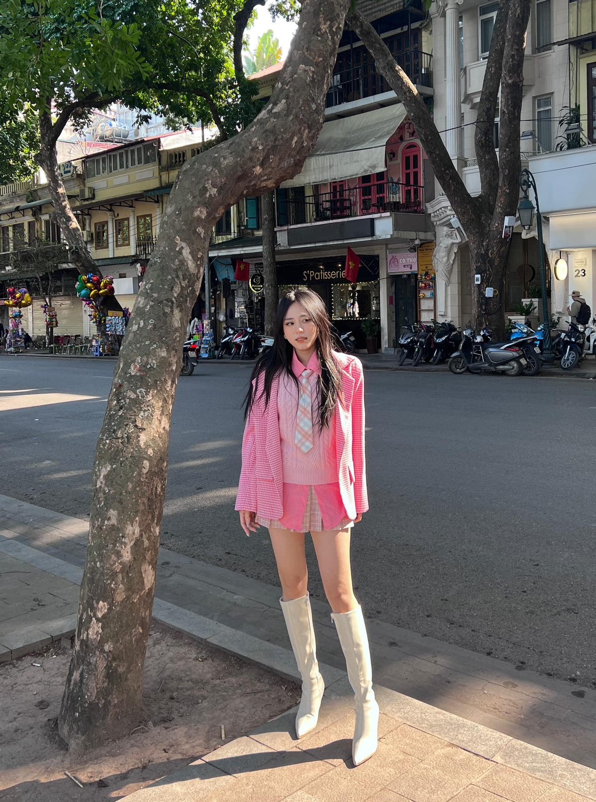 Nhiều người còn đồn rằng Minh Thu đã phẫu thuật thẩm mỹ nên diện mạo mới khác lạ như vậy.