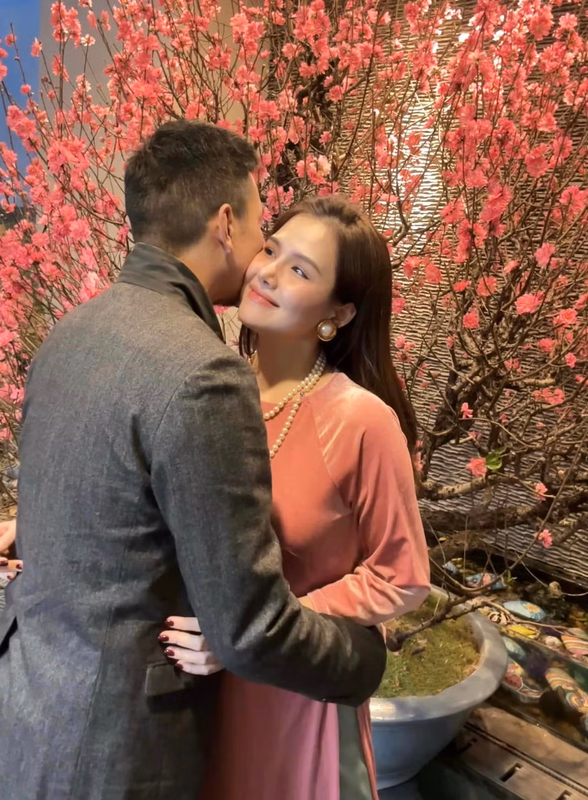 Lay chong giau, cuu hot girl Phanh Lee lo goc biet thu xa hoa