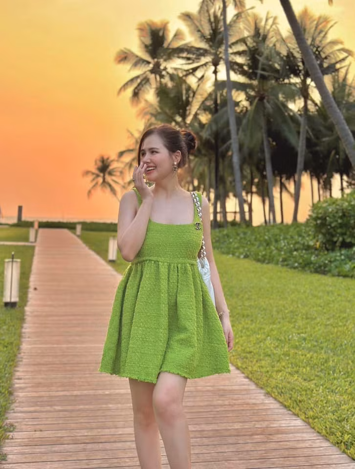 Sống trong gia đình giàu có, “phu nhân tập đoàn nghìn tỷ” thường có dịp đi du lịch muôn nơi, thăm thú những vùng đất mới.