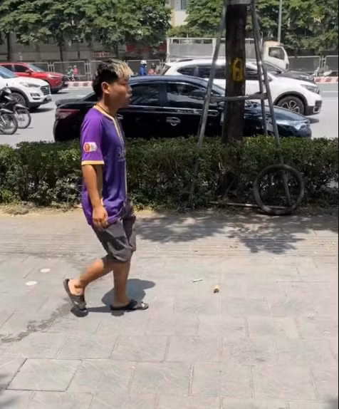 Đáng chú ý hơn, gần đây nhất nhiều người còn bắt gặp Thông Soái Ca trong hình ảnh khá giản dị khi trở về cuộc sống đời thường.