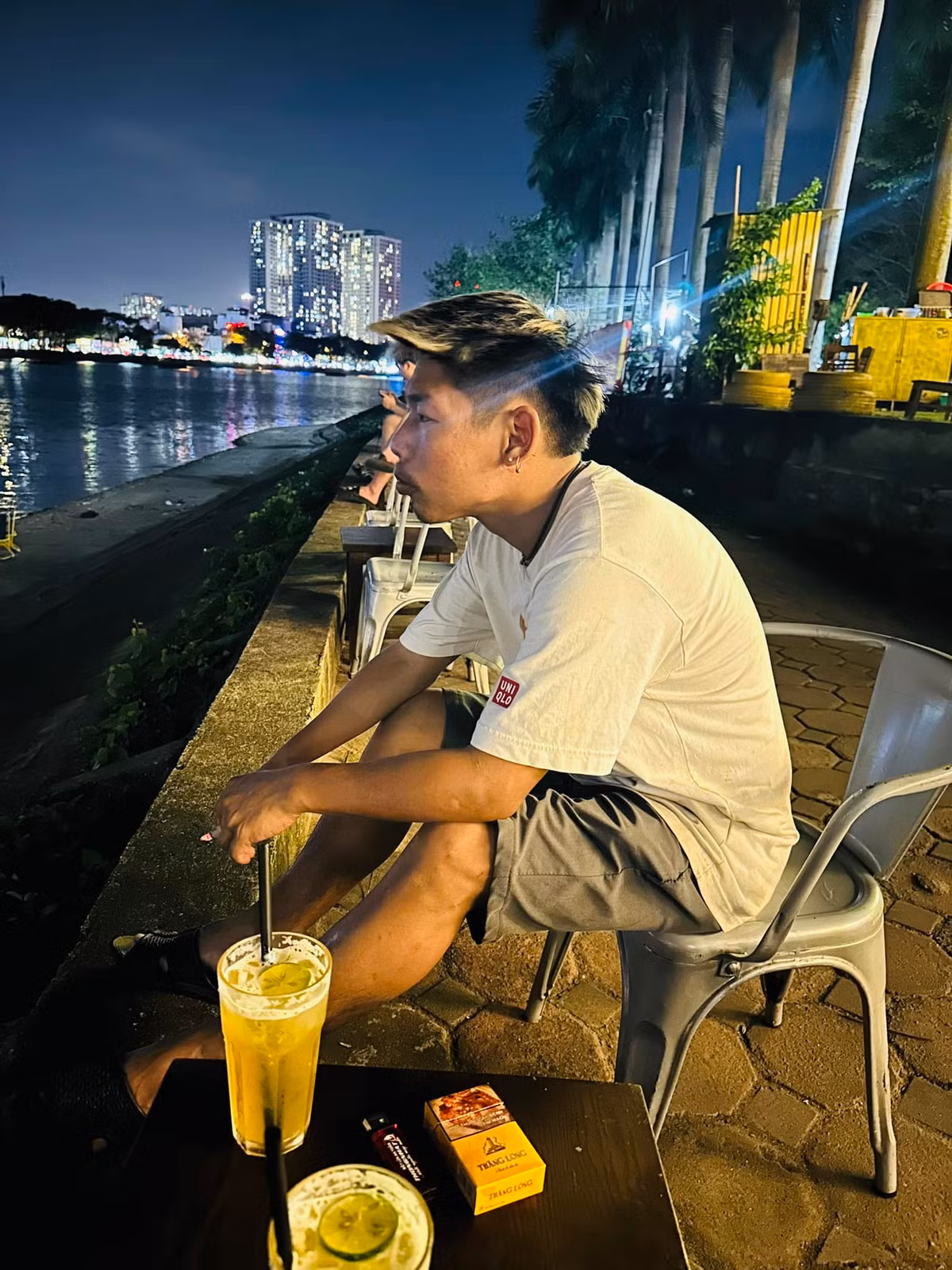 Từ khi tham gia TikTok, anh gần như đổi đời, nổi tiếng chỉ sau 1 đêm và có được những thù lao từ việc một số nhãn hàng book quảng cáo.