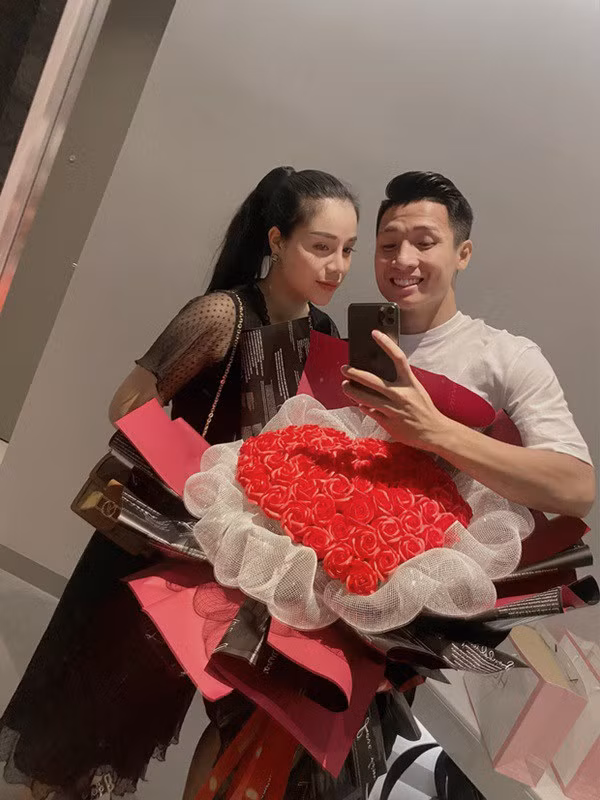 Thuc hu vo chong tuyen thu Bui Tien Dung “com chang lanh”-Hinh-2