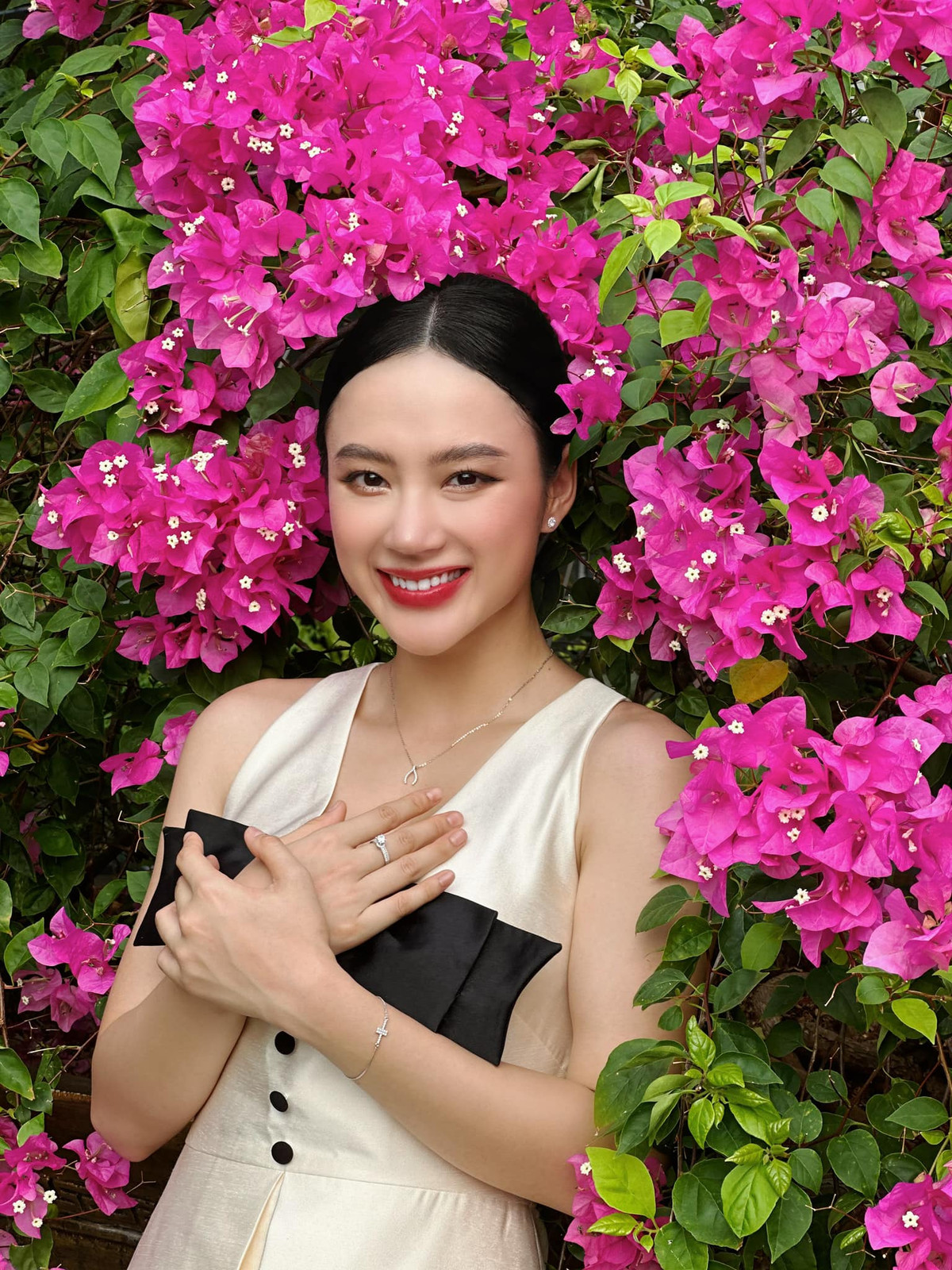 Được biết, nhiều năm nay, Angela Phương Trinh luôn duy trì đều đặn việc ăn chay trường, kết hợp tập gym hàng ngày.