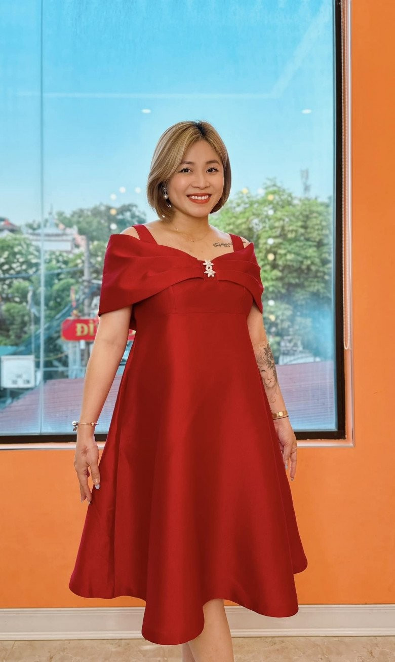 Hoàng Linh là nữ MC quen thuộc với khán giả, ghi dấu qua nhiều chương trình truyền hình nổi tiếng trên sóng VTV như: Chúng tôi là chiến sỹ, Ở nhà chủ nhật, Thư viện cuộc sống,...