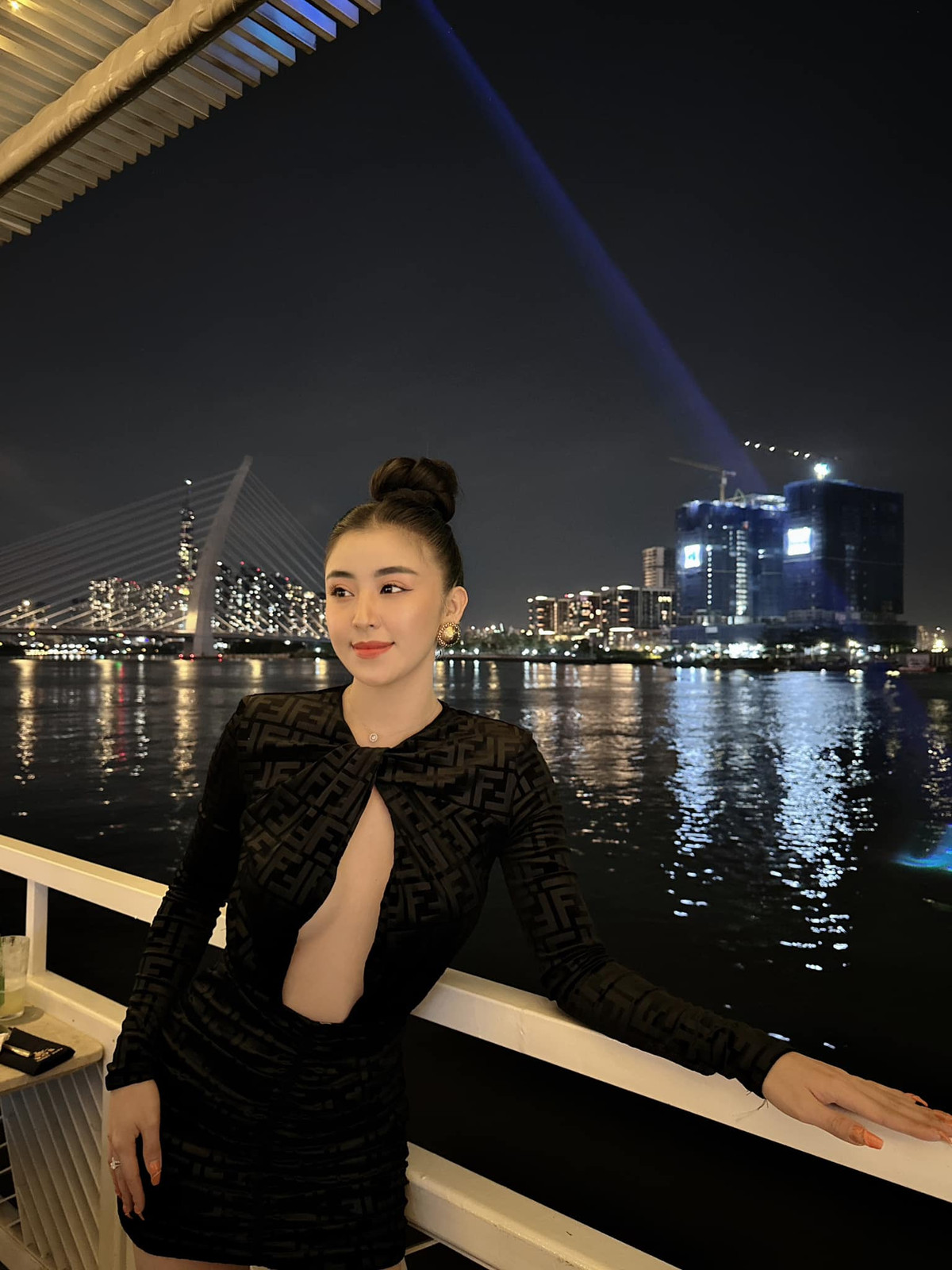 Sau đó, cô quyết định vào Sài Gòn lập nghiệp. Từ những hình ảnh gần đây cho thấy, hiện tượng mạng Đà Lạt đã có sự thay đổi lớn về ngoại hình.