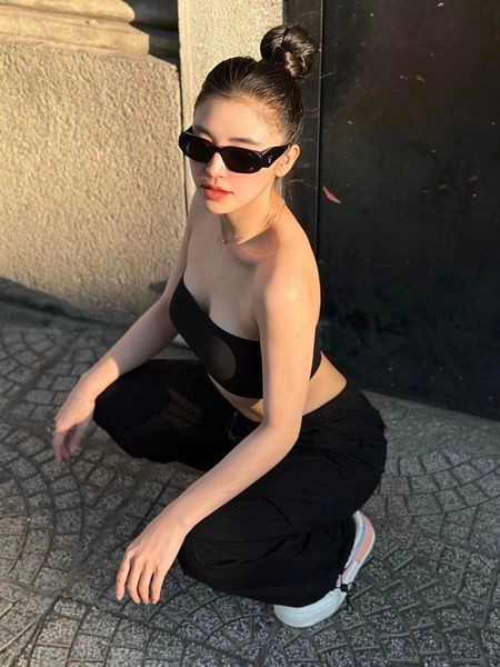 Những tưởng cuộc sống của cô nàng cứ thế nhẹ nhàng qua đi nhưng đến năm 2017 cô tâm sự đã ly hôn chồng và quyết định làm mẹ đơn thân.