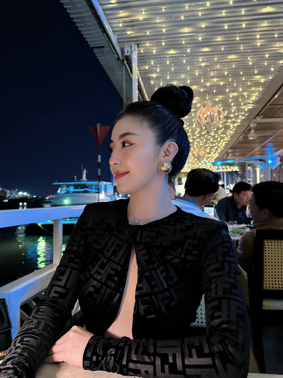 Nhiều người bày tỏ không nhận ra hot girl bánh tráng trộn giản dị, từng nổi đình đám năm nào.