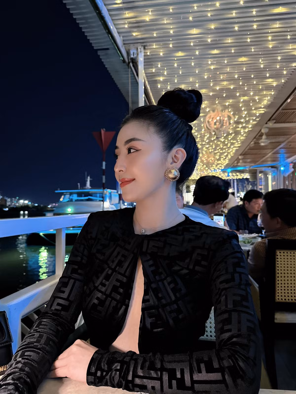 Nhiều người bày tỏ không nhận ra hot girl bánh tráng trộn giản dị, từng nổi đình đám năm nào.