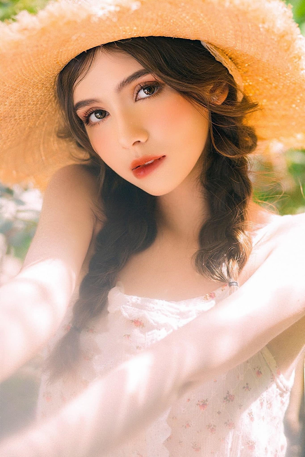 Cô từng là cựu học sinh tại trường Quốc Tế Á Châu – Cơ sở Cộng Hòa, 12 năm liền đạt danh hiệu học sinh giỏi. Xuân Mai thi đỗ khoa Quản trị kinh doanh, trường Đại học Quốc tế – Đại học Quốc Gia TP.HCM. Ảnh: FBNV