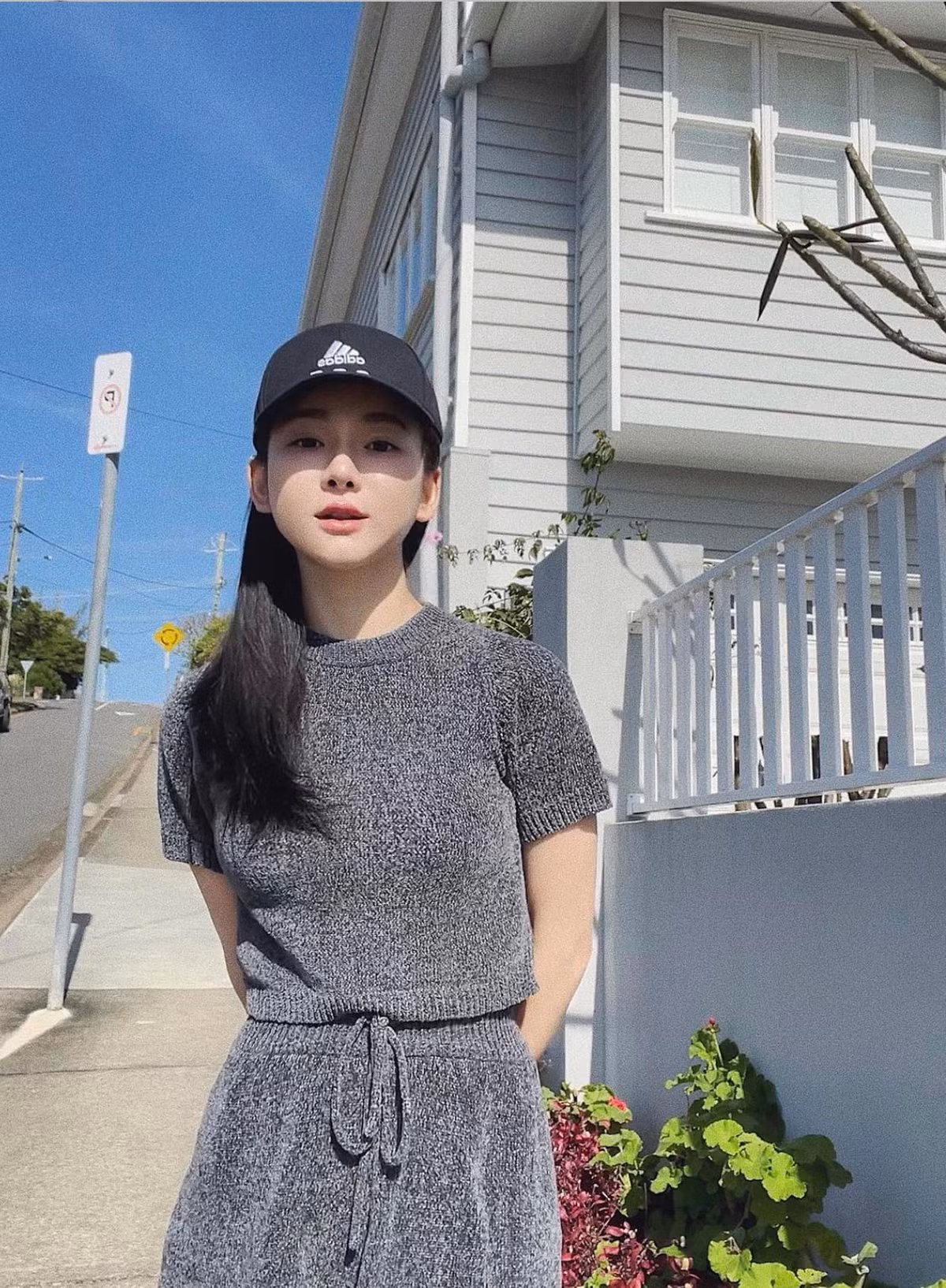 Thường ngày, cô trang điểm nhẹ nhàng, ăn mặc đơn giản nhưng vẫn thu hút mọi ánh nhìn.