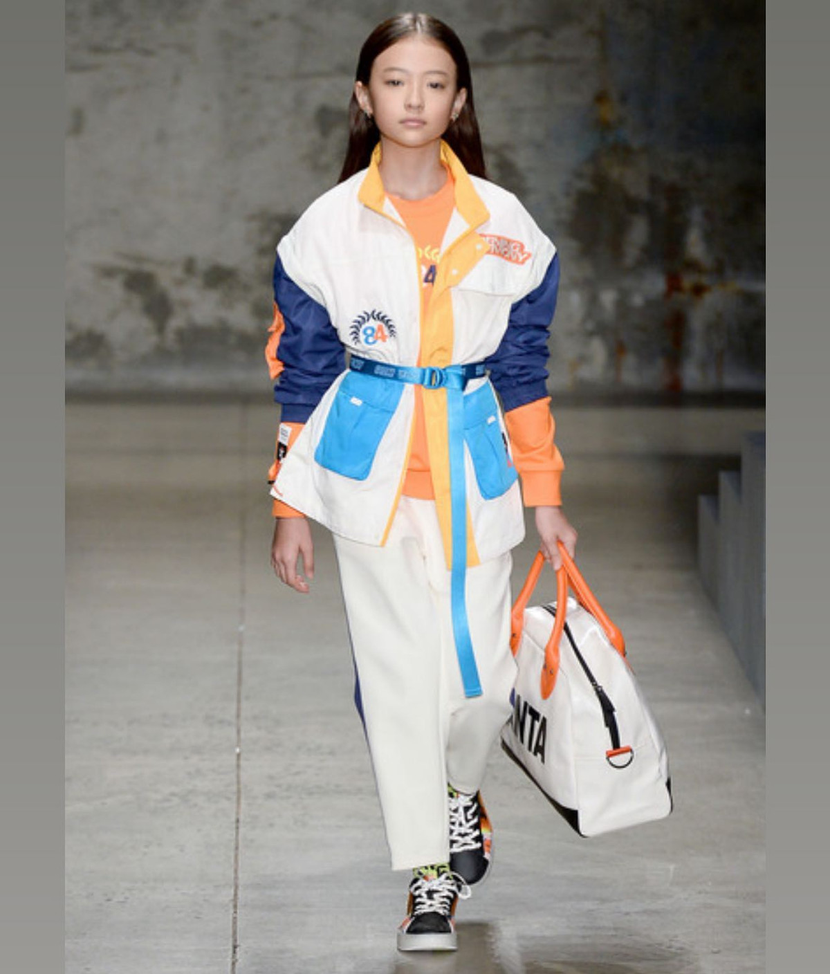 Thời điểm còn nhỏ, Ella Gross được mệnh danh là "cô bé xinh nhất thế giới" nhờ dung mạo con lại đẹp xuất sắc.