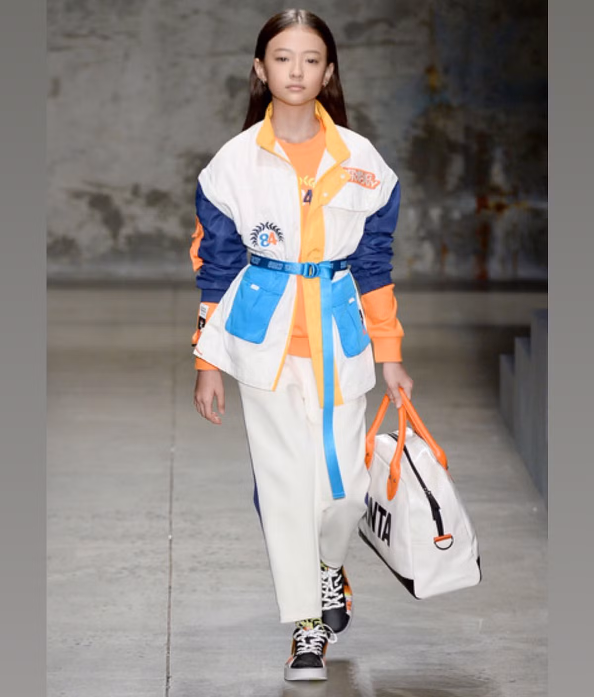 Thời điểm còn nhỏ, Ella Gross được mệnh danh là "cô bé xinh nhất thế giới" nhờ dung mạo con lại đẹp xuất sắc.