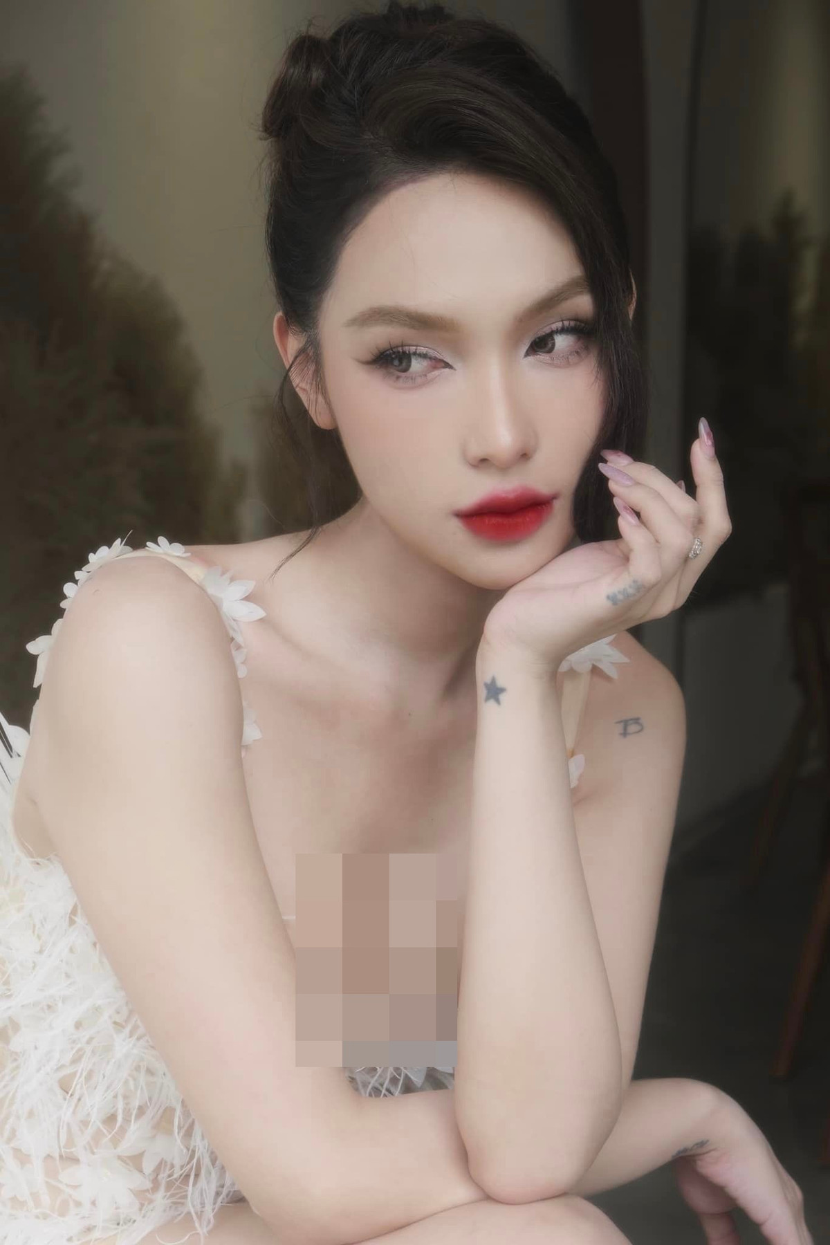 Người đẹp sở hữu vóc dáng "chuẩn từng centimet" và gương mặt xinh như búp bê.