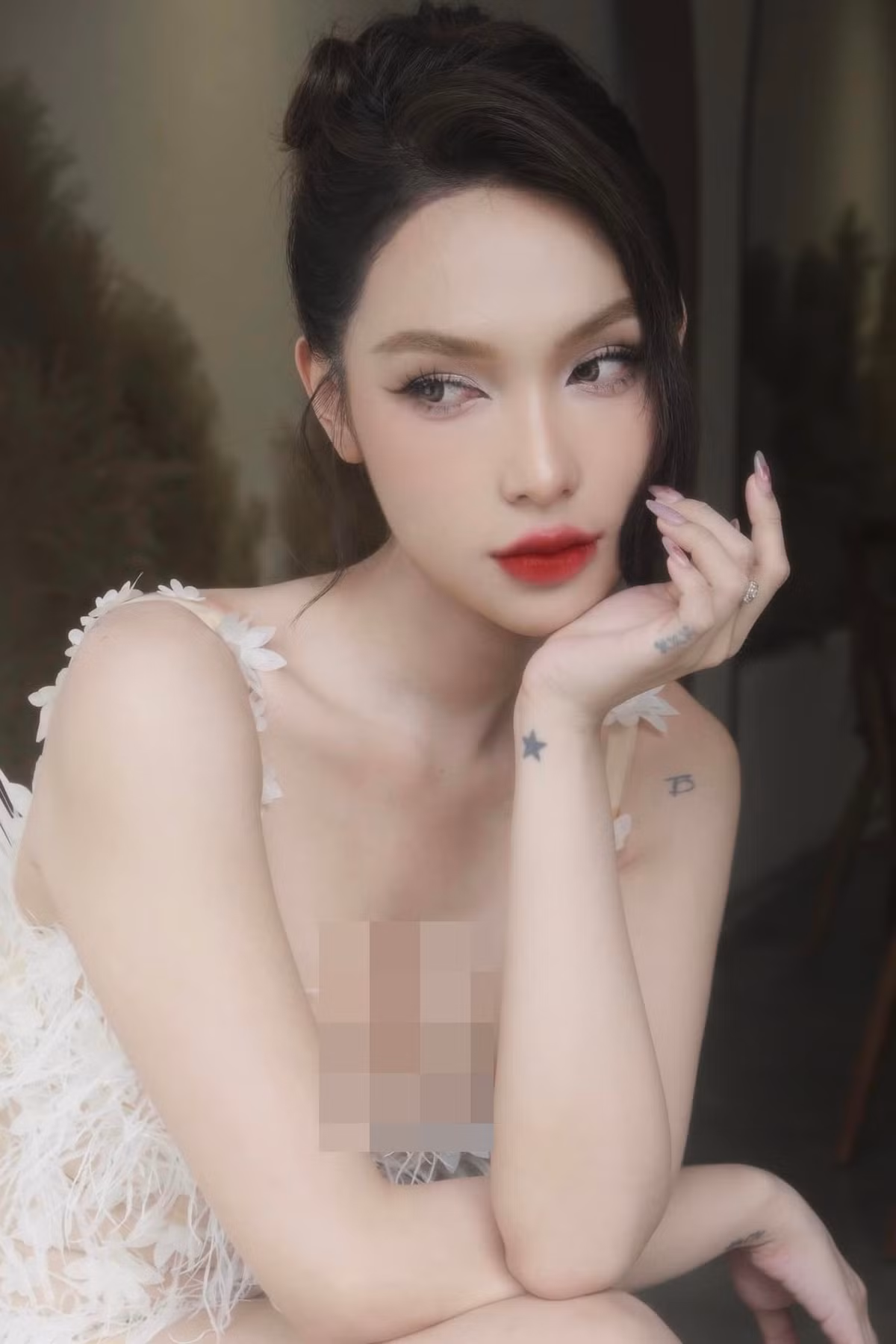 Người đẹp sở hữu vóc dáng "chuẩn từng centimet" và gương mặt xinh như búp bê.