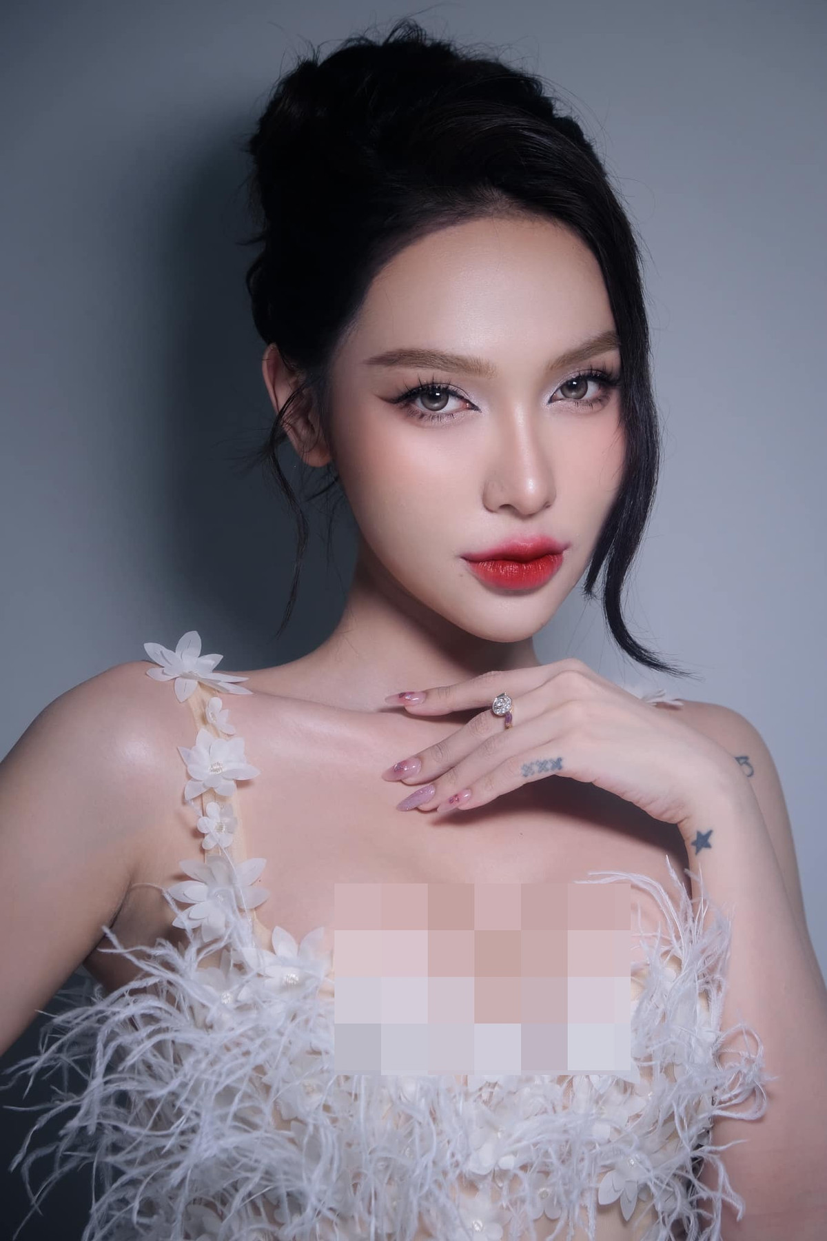 Mỹm Trần sinh năm 1997, hiện đang là một KOL và người mẫu ảnh.