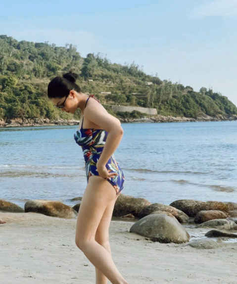 Mới đây, Tôn Nữ Nam Phương chia sẻ những khoảnh khắc khoe vóc dáng với bikini khiến cư dân mạng thả tim không ngớt.