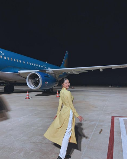 Nhan sắc xinh đẹp của tiếp viên trưởng này cũng để lại ấn tượng mạnh với nhiều người.