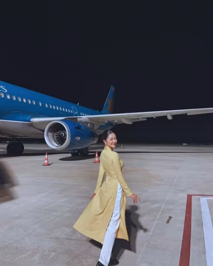 Nhan sắc xinh đẹp của tiếp viên trưởng này cũng để lại ấn tượng mạnh với nhiều người.