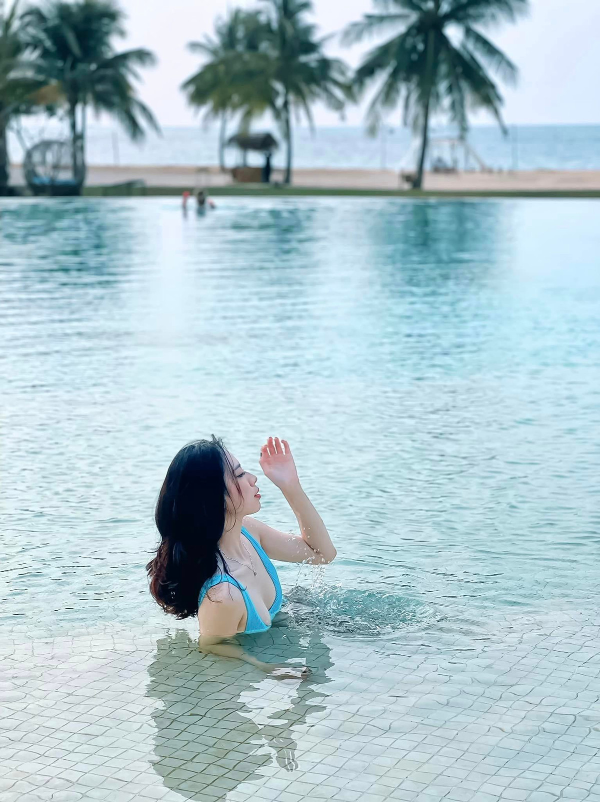 Khánh Linh từng bị mẹ giận nửa năm vì theo đuổi công việc tiếp viên hàng không.