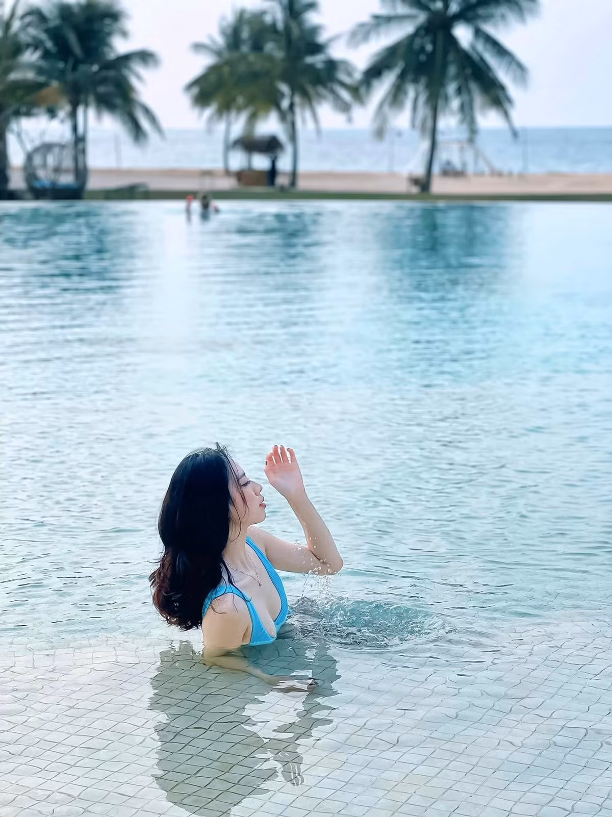 Khánh Linh từng bị mẹ giận nửa năm vì theo đuổi công việc tiếp viên hàng không.