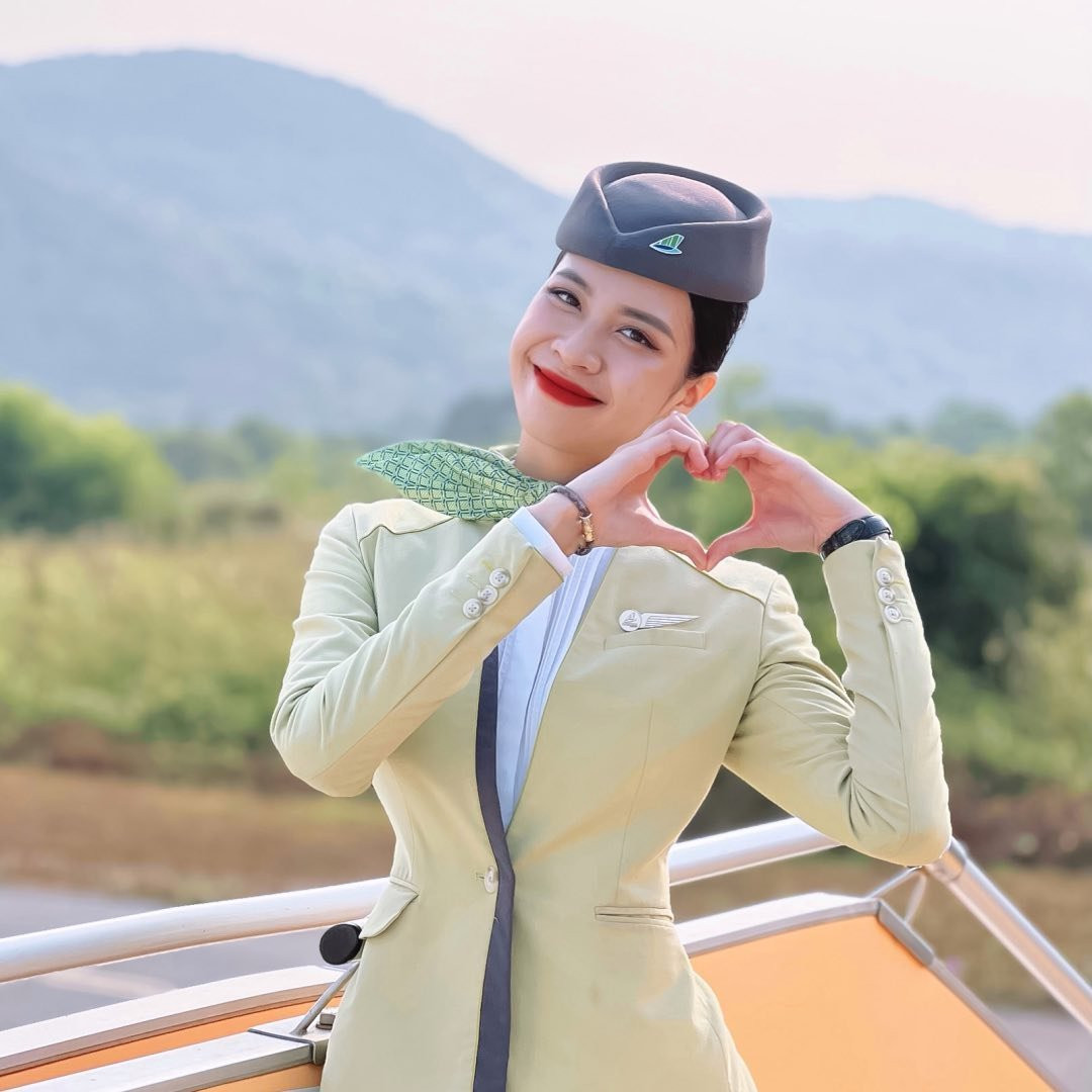 Than hinh dep cua co gai lam tiep vien truong nam 21 tuoi