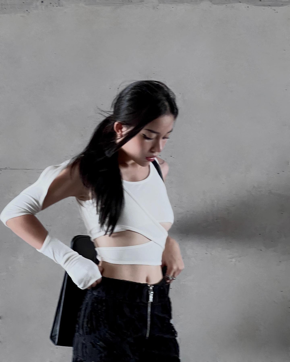 Tuy sở hữu chiều cao khiêm tốn nhưng Linh Ngọc Đàm lại có vóc dáng cân đối, tỷ lệ ba vòng cực chuẩn khiến fan nam hết lời ngợi khen.