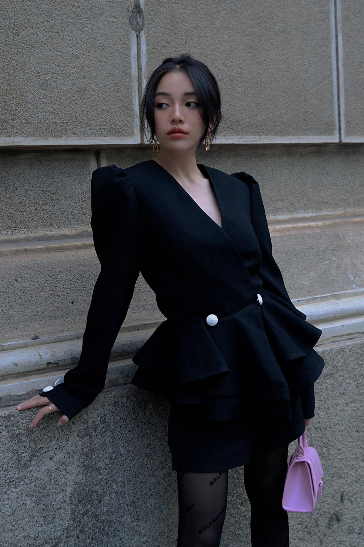 Linh Ngọc Đàm được khen là cô gái "tài sắc vẹn toàn", ngoài ra cô cũng gây chú ý bởi sắc vóc cực phẩm, khó tìm được chỗ chê. Ảnh: FBNV