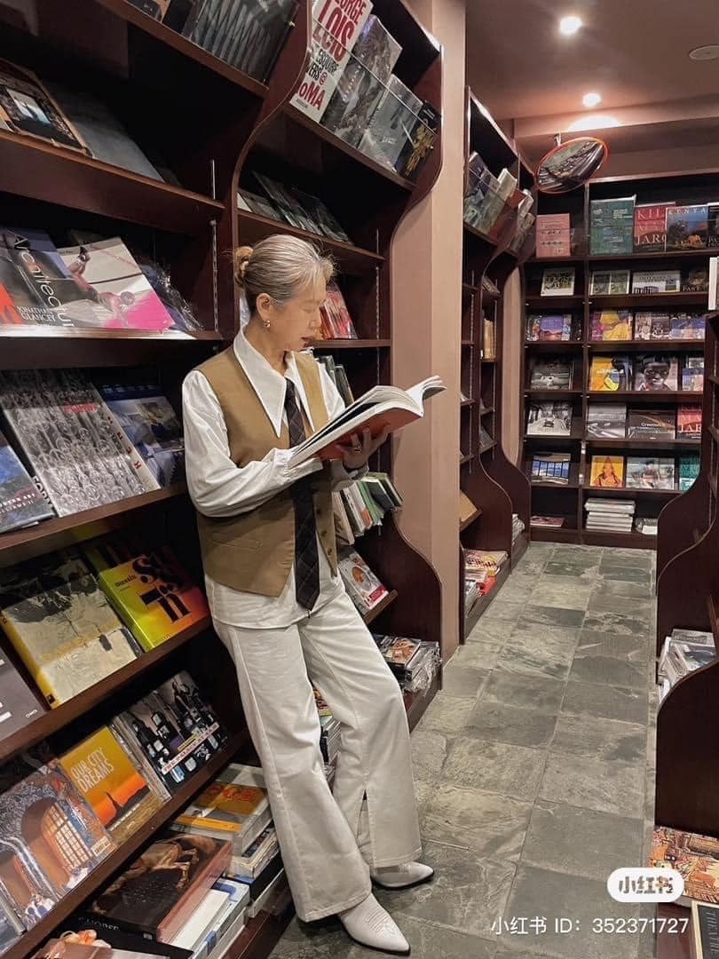 Nhiều người vẫn nghĩ rằng khi tuổi cao thì mọi người sẽ ít quan tâm đến thời trang, ăn mặc hàng ngày. Thế nhưng mới đây một cụ bà U70 đã chứng minh điều ngược lại.