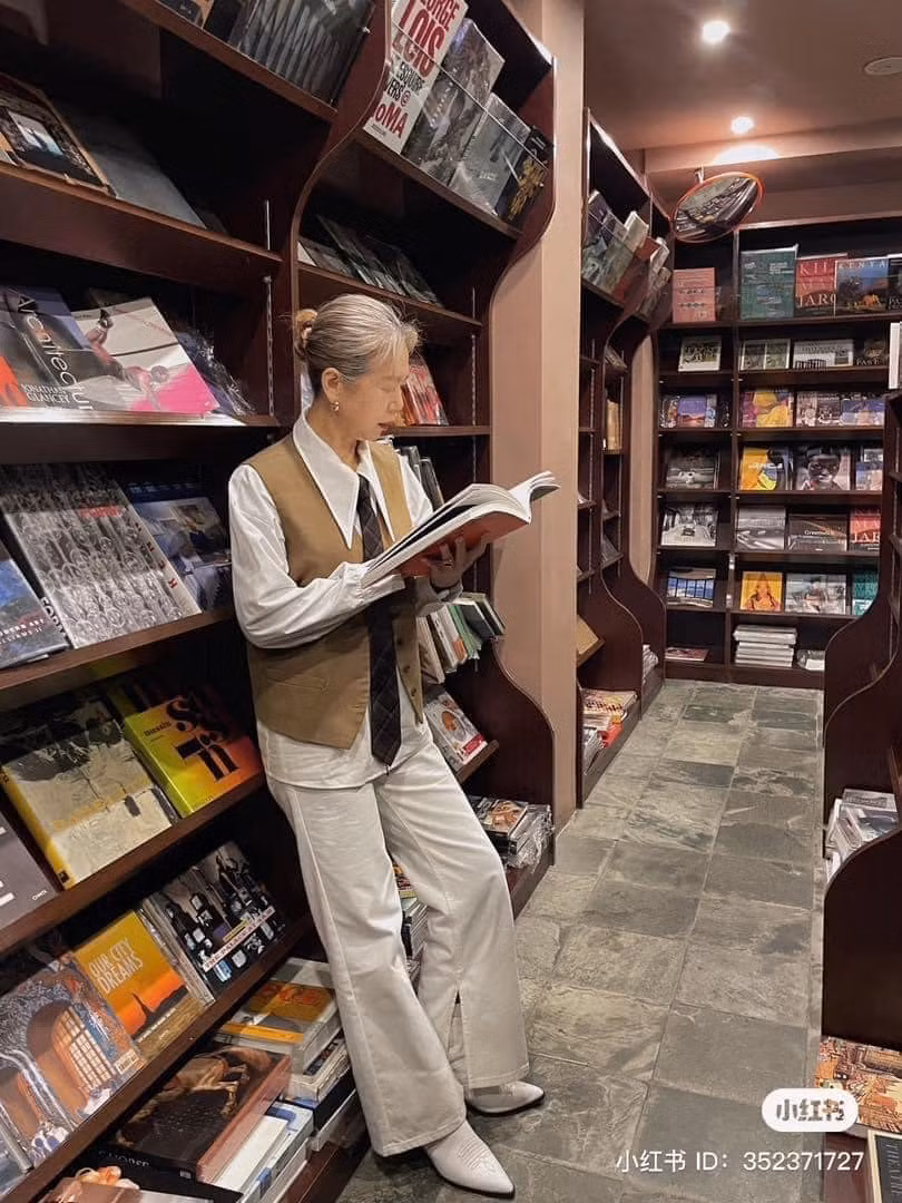 Nhiều người vẫn nghĩ rằng khi tuổi cao thì mọi người sẽ ít quan tâm đến thời trang, ăn mặc hàng ngày. Thế nhưng mới đây một cụ bà U70 đã chứng minh điều ngược lại.