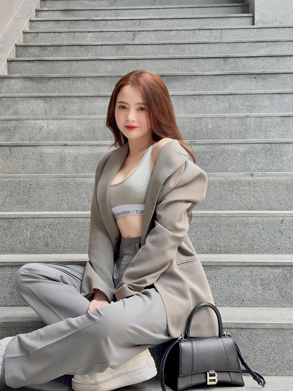 Lê Lý Lan Hương hiện làm người mẫu ảnh, mẫu quảng áo nhận về nhiều lượt tương tác.