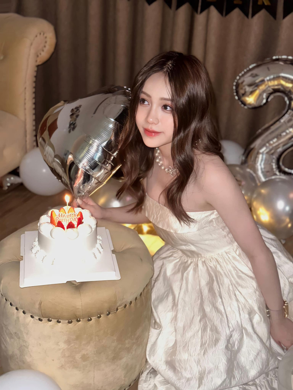 Nhờ lợi thế số đo cơ thể chuẩn chỉ mà cô nàng tự tin chinh phục được những bộ đồ tôn dáng. Ảnh: FBNV