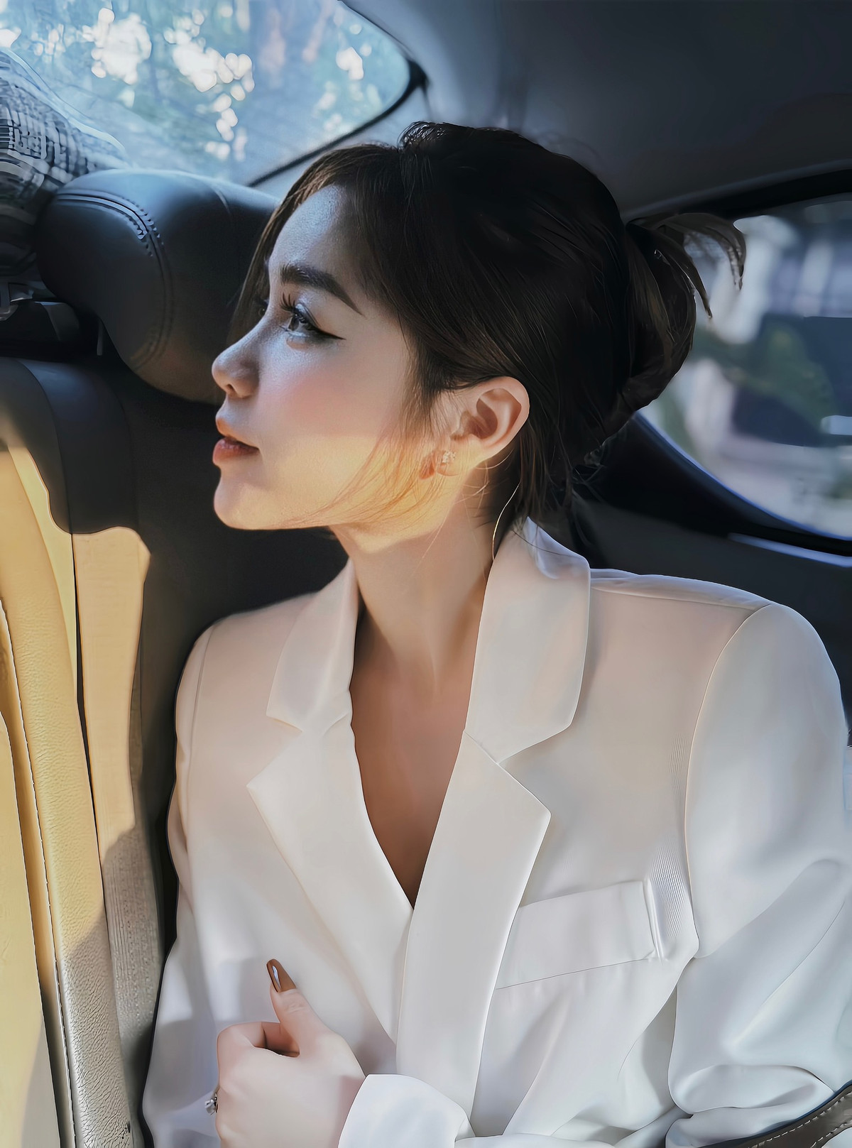 May mắn sở hữu ngoại hình xinh đẹp rạng rỡ, khuôn mặt búp bê, Trân Châu phát huy tối đa thế mạnh qua những bộ ảnh "vạn người mê".