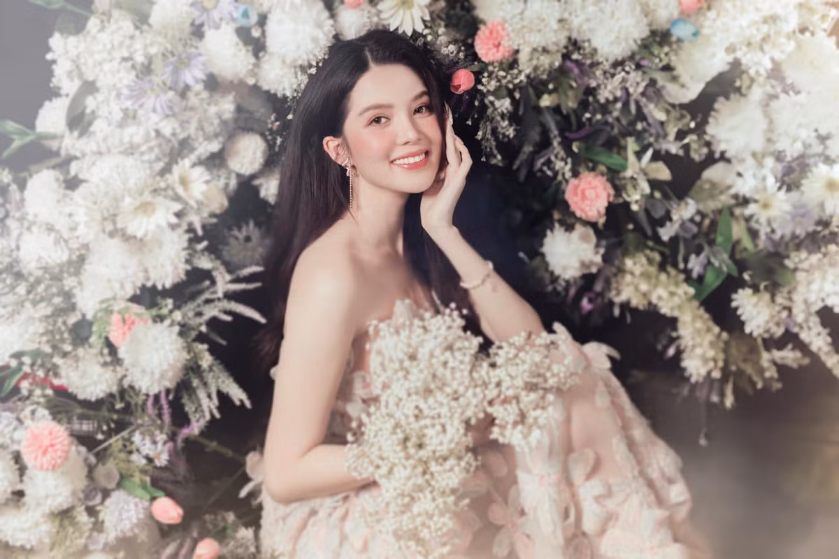 Ngoài công việc giảng dạy, Thuý Vi còn thường xuyên xuất hiện tại các sự kiện giải trí, các cuộc thi sắc đẹp.