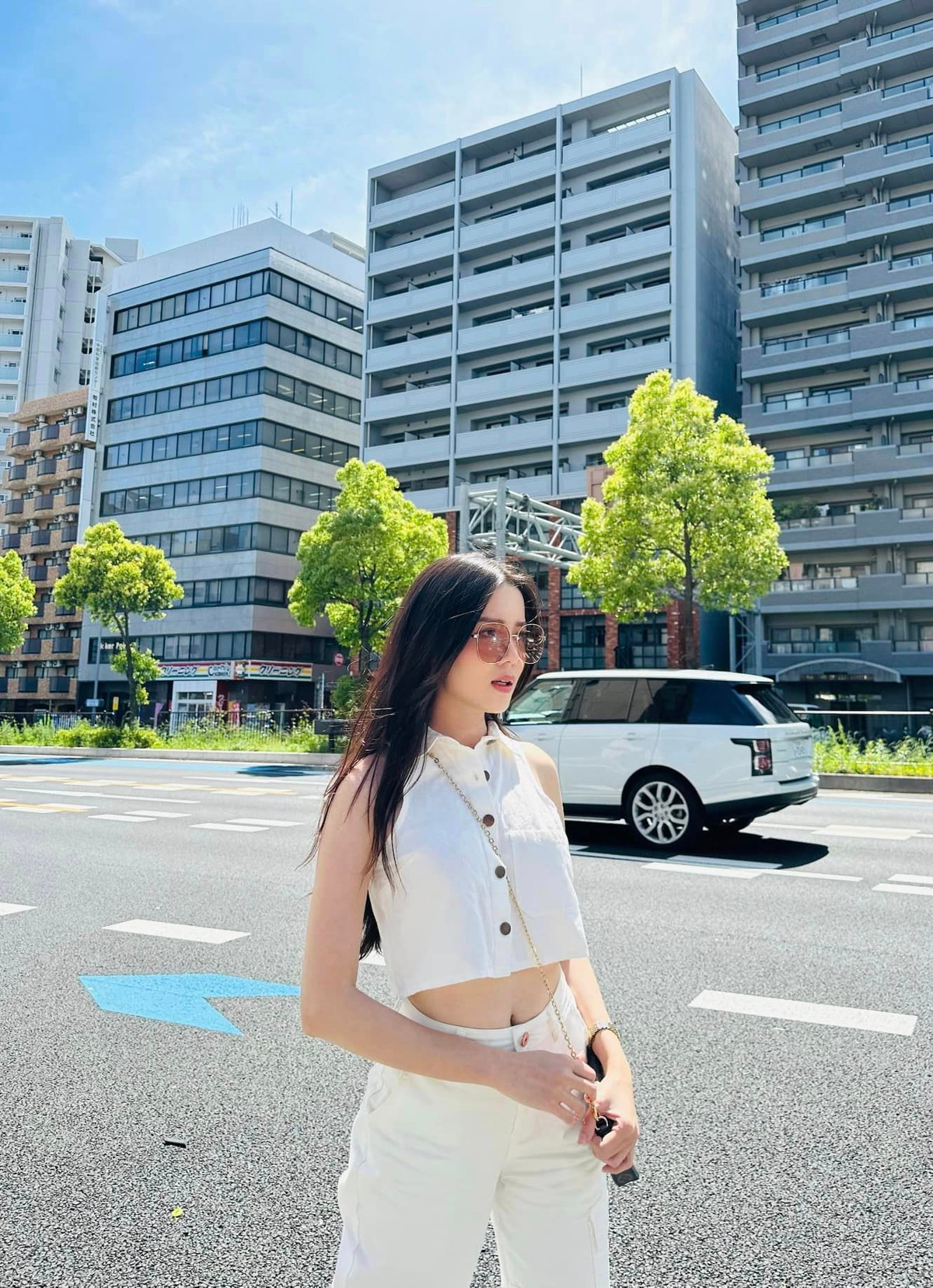 Rời giảng đường, Thuý Vi thay đổi 180 độ về phong cách thời trang.