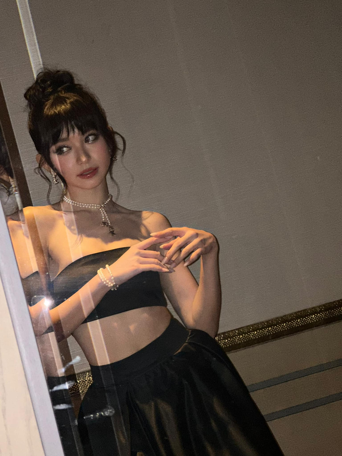 Nhờ thần thái cuốn hút cùng thân hình quyến rũ, Bâu Krysie được nhiều nhãn hàng thời trang quan tâm và lựa chọn làm mẫu ảnh.