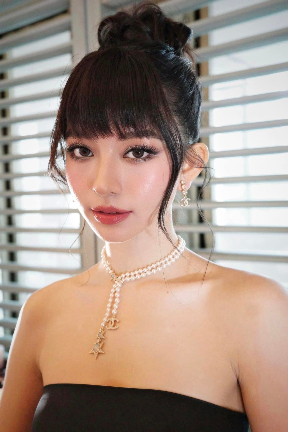 Thay vì đi theo con đường học tập như bạn bè, nàng hot girl quyết định lựa chọn kinh doanh từ khi còn trẻ.