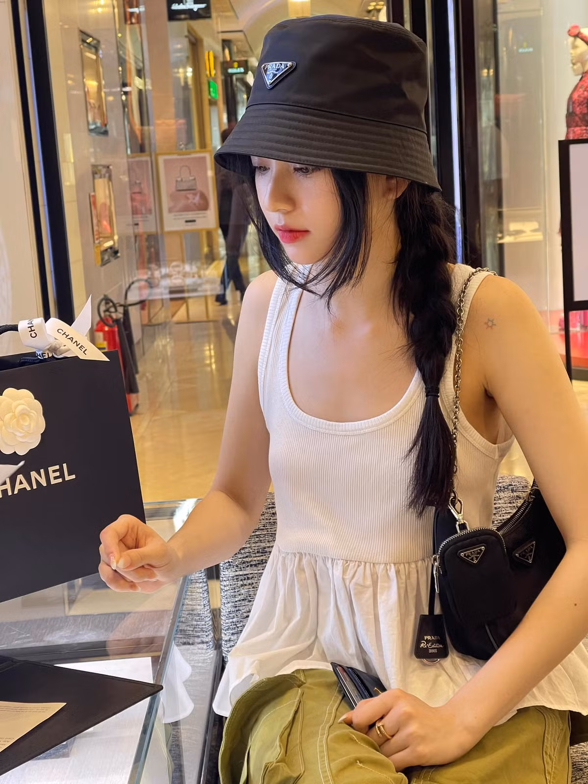 Góc nghiêng ấn tượng thu hút ánh nhìn của hot girl Bâu.