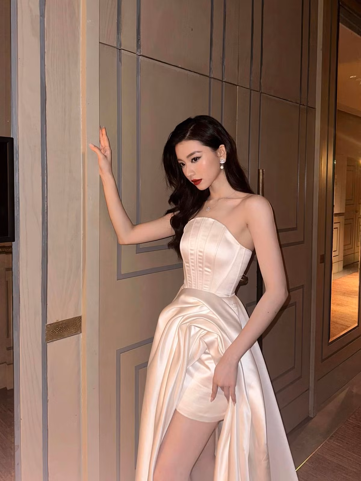 Được biết, hiện tại cả hai đã chính thức chia tay sau hơn 3 năm yêu nhau. Thời gian này, cô thường sánh vai bên người tình mới có tên Gavin, là người Trung Quốc.