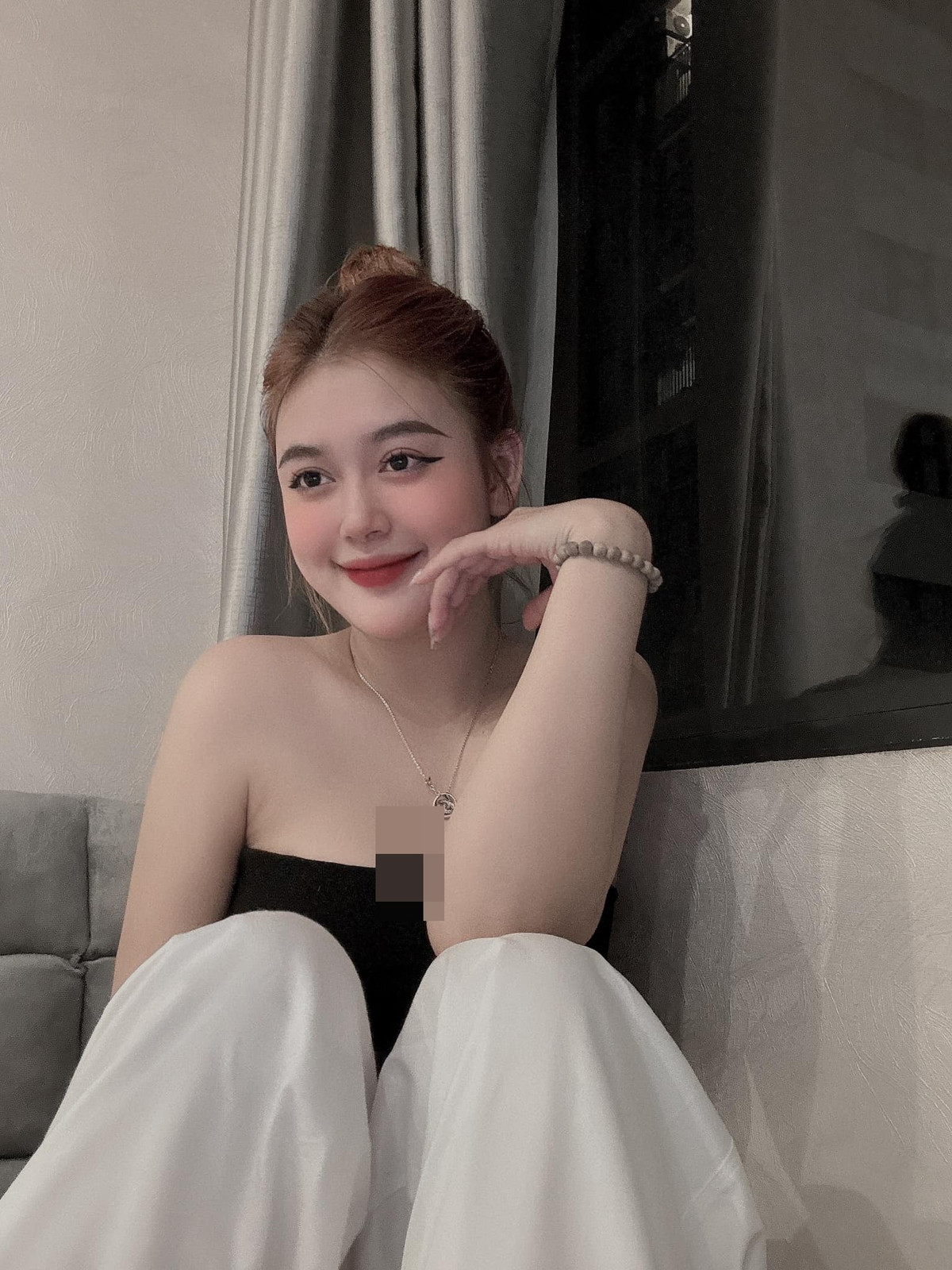 Sở hữu gương mặt xinh đẹp cùng vóc dáng nóng bỏng, nàng Wags tự tin lăng xê nhiều xu hướng thời trang khác nhau.