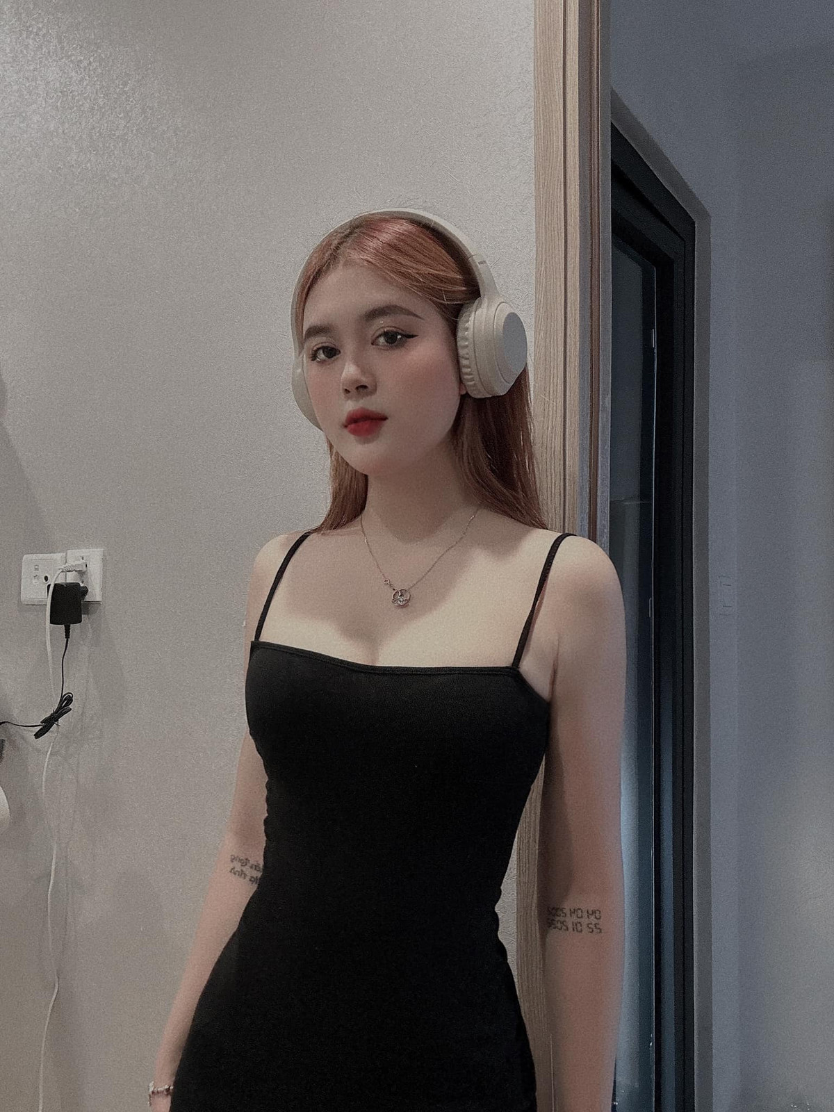 Diễm Quỳnh nhận được nhiều lời khen ngợi của dân mạng trong loạt ảnh diện bikini mới. Cô cũng khéo léo tạo dáng để tránh phản cảm.