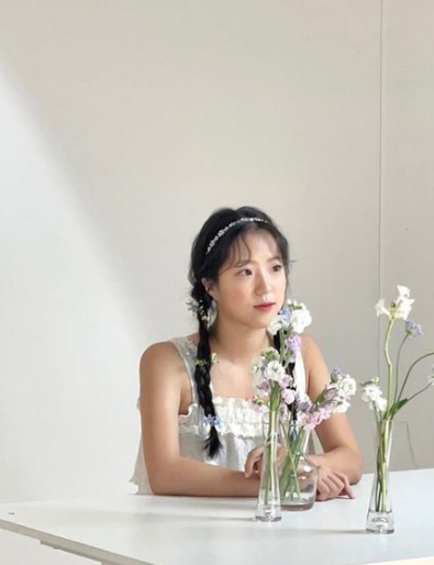 Ở ngoài đời, Yu-bin gây ấn tượng mạnh với người đối diện khi sở hữu nét đẹp hồn nhiên, trong sáng.